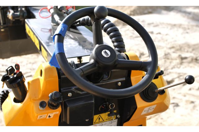 Мини-погрузчик NEX N30 (Eurotrac WD3)