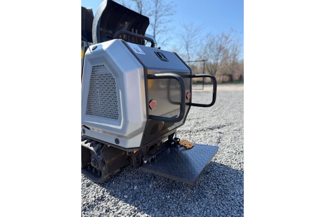 Гусеничний міні-самоскид з дизельним двигуном...