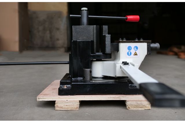 Універсальний листозгинальний верстат MAST...