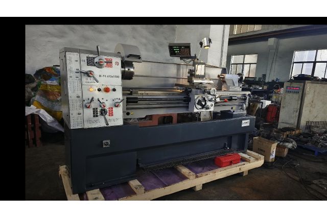 Универсальный токарный станок MAST 410x1500