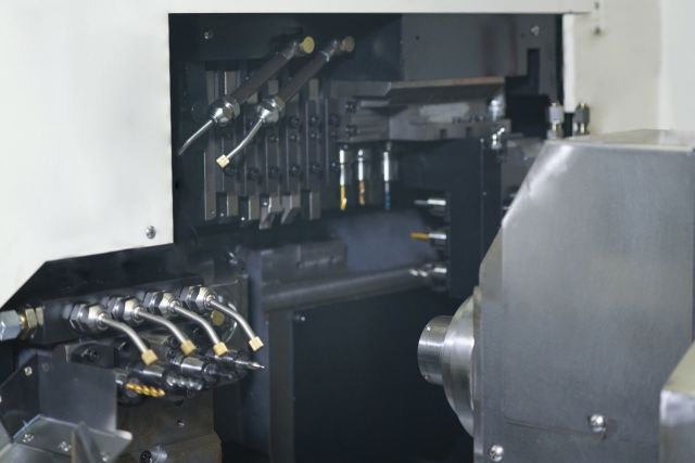 Токарный станок ЧПУ швейцарского типа BYSK B20