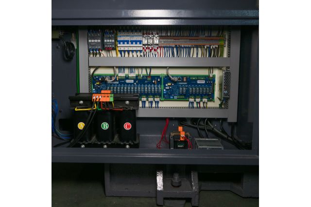 Токарный станок ЧПУ швейцарского типа BYSK B20