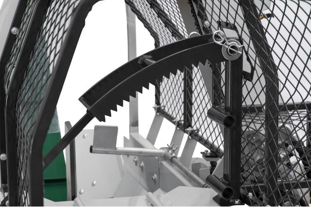 Полуавтоматическая машина для резки и колки...