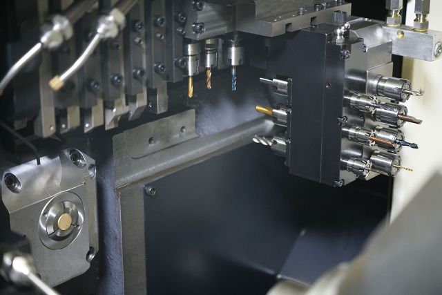 Токарний верстат ЧПУ швейцарського типу BYSK B26