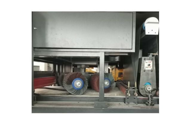 Шлифовальный станок для листового металла...