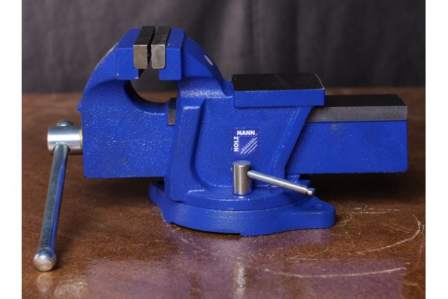 Тиски настольные в комплекте с поворотной...