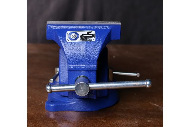 Тиски настольные в комплекте с поворотной...