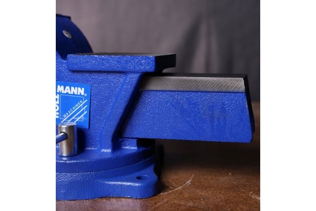 Тиски настольные с поворотным основанием...