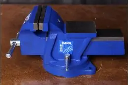 Лещата настільні у комплекті з поворотною плитою Holzmann WBS 125N 9