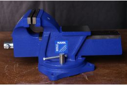 Тиски настольные с поворотным основанием Holzmann WBS 150N