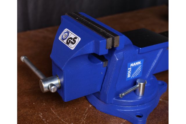 Тиски настольные с поворотным основанием...