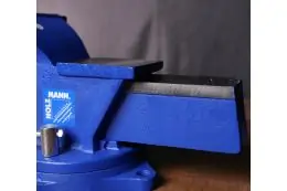 Тиски настольные в комплекте с поворотной плитой Holzmann WBS 150N 6