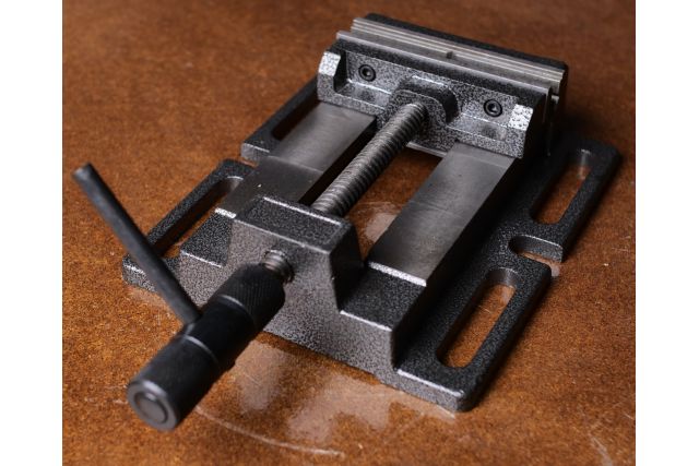 Тиски станочные Holzmann M 120