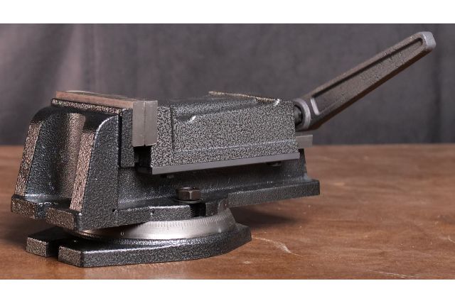 Тиски станочные Holzmann I100