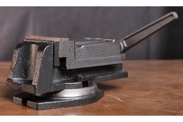 Тиски станочные Holzmann I100