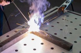 Передвижной сварочный стол Holzmann ST 915F Передвижной сварочный стол Holzmann ST 915F