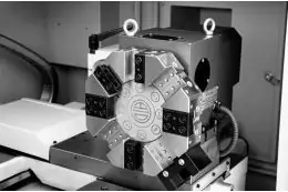 Токарний верстат з ЧПУ Cormak 400x1000 з гідравлікою 4