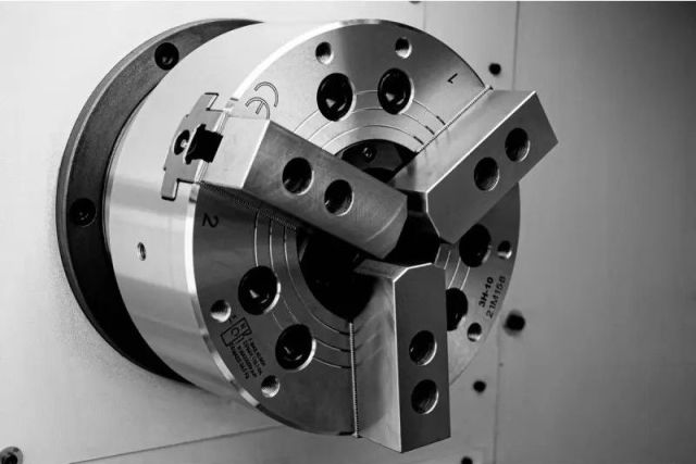 Токарний верстат з ЧПУ Cormak 560x1500