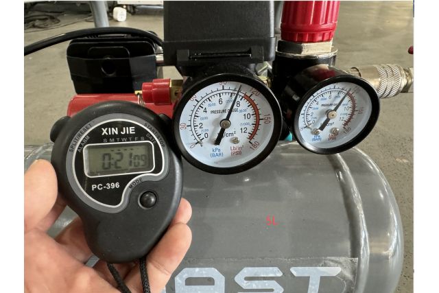 Безмасляний поршневий компресор Mast...