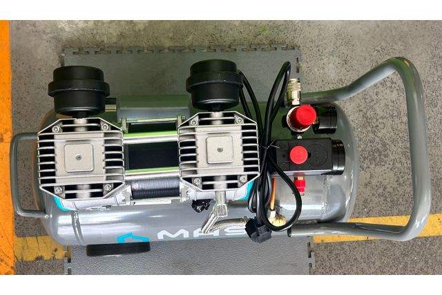 Безмасляний поршневий компресор Mast...