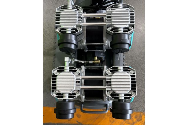 Безмасляный поршневой компрессор Mast...