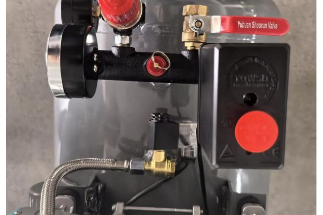 Безмасляний поршневий компресор Mast...