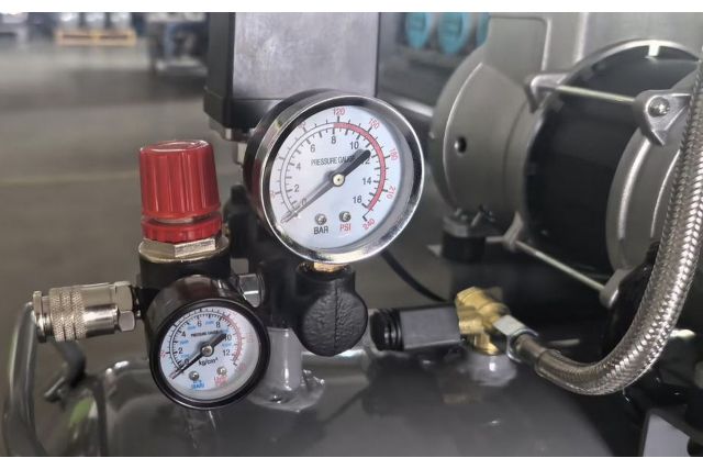 Безмасляний поршневий компресор Mast...