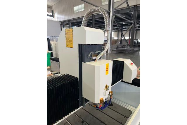 Фрезерный станок с ЧПУ по камню MAST RJ1325