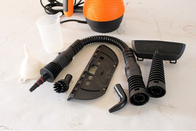 Пароочиститель с аксессуарами Geko GH01-090