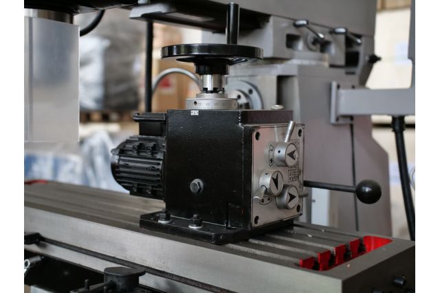 Универсальный вертикально-фрезерный станок MAST...