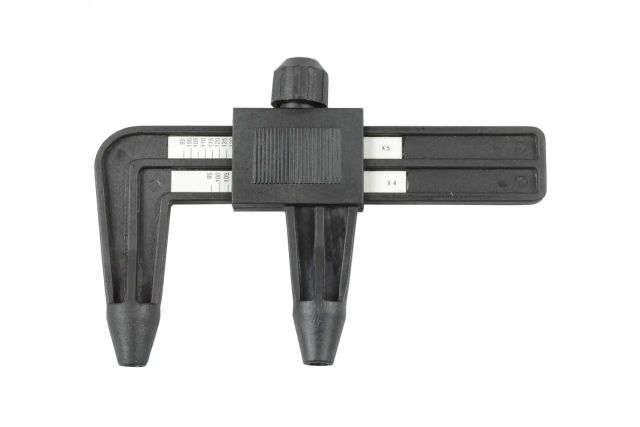 Інструмент для вимірювання відстані між болтами...