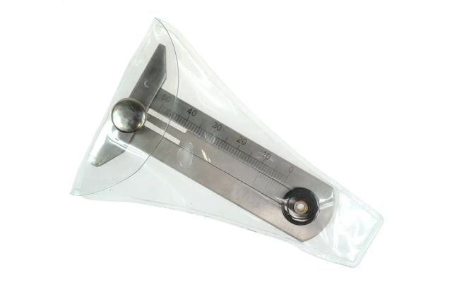 Прилад для вимірювання висоти протектора шини...