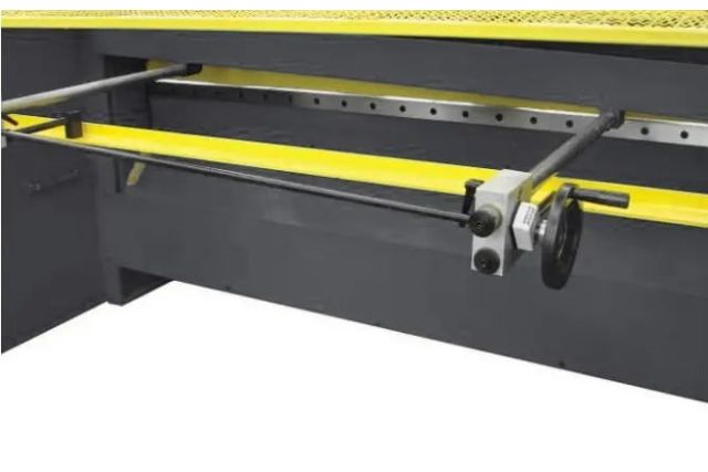 Електромеханічні гільйотинні ножиці MAST...