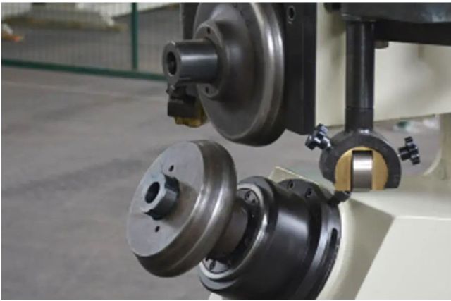 Відбірно-відрізний верстат Isitan SDK 8