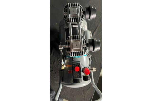 Безмасляний поршневий компресор Mast...