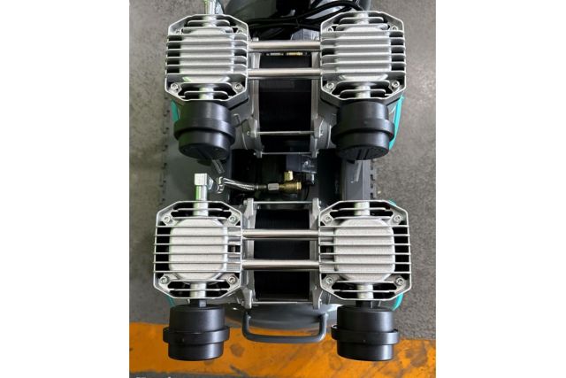 Безмасляний поршневий компресор Mast...