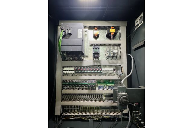 Двоколонний вертикальний обробний центр з ЧПУ...