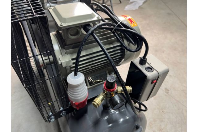 Поршневий компресор MAST TA65/100L 400V PRO 