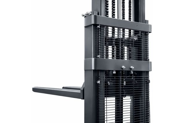 Штабелер Cormak Q15E25-2 (електричний привід та підйом) 4