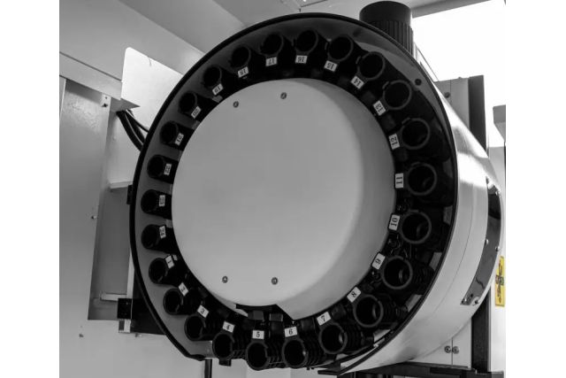 Обрабатывающий центр с ЧПУ Cormak MILL 855 4