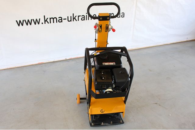 Бензинова реверсивна віброплита Lumag RP160HPC (30,5кН)