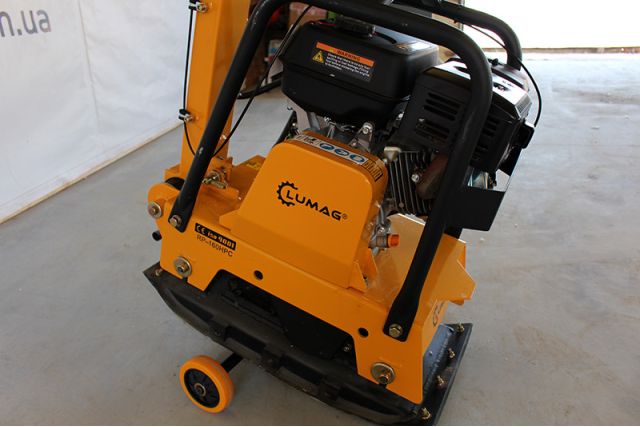 Бензинова реверсивна віброплита Lumag RP160HPC (30,5кН)