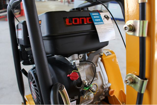 Бензиновая реверсивная виброплита Lumag RP160HPC (30,5кН)