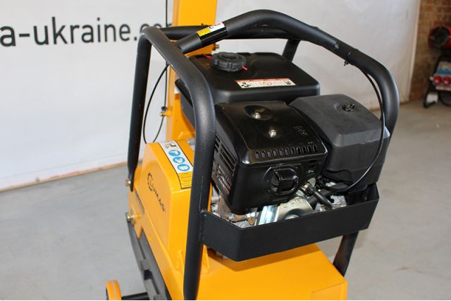 Бензиновая реверсивная виброплита Lumag RP160HPC (30,5кН)