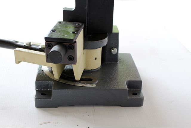 Універсальний загинаючий верстат CORMAK UB 100A