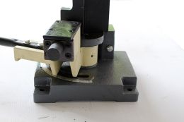 Універсальний загинаючий верстат CORMAK UB 100A