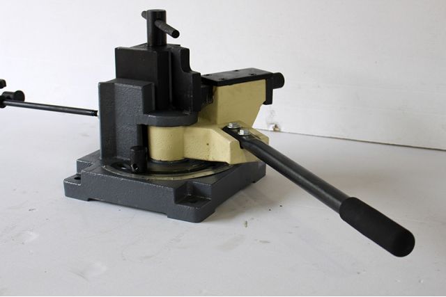 Универсальный ручной станок для гибки Cormak UB 100A