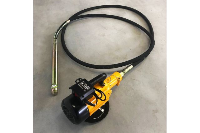 Глубинный вибратор для бетона Lumag LFR 15E