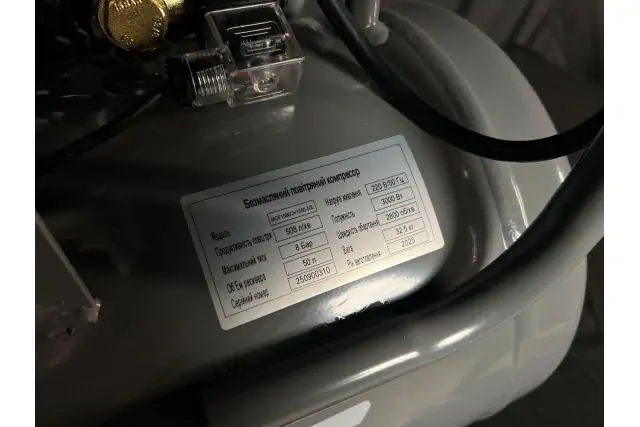 Безмасляний поршневий компресор Mast MOF1680/2x1500-50L 9