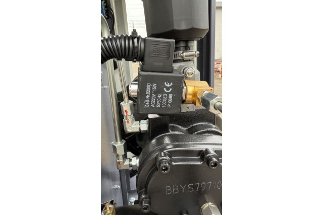 Винтовой компрессор Mast GBE-5 220V inverter 12